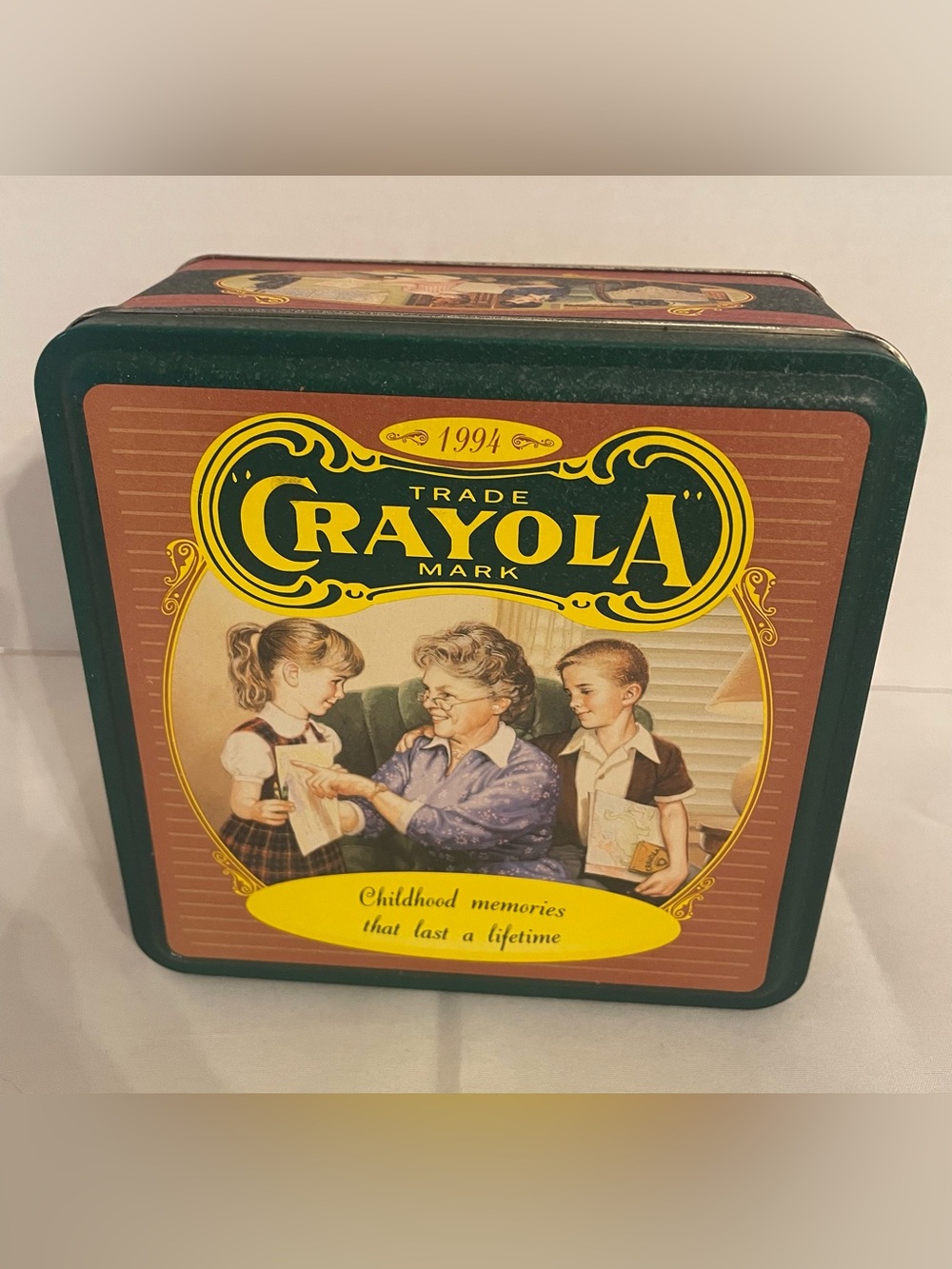 Vintage 1994 Crayola Collectible Tin – “Childhood Memories That Last a Lifetime”